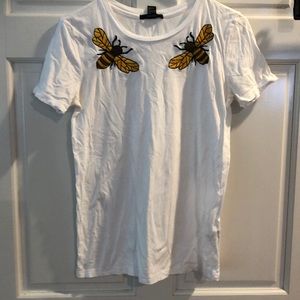 Bumblebee embroidered white tee